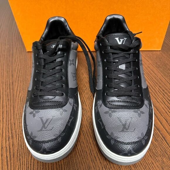 Like new LOUIS VUITTON RIVOLI LOWS - Picture 8 of 9